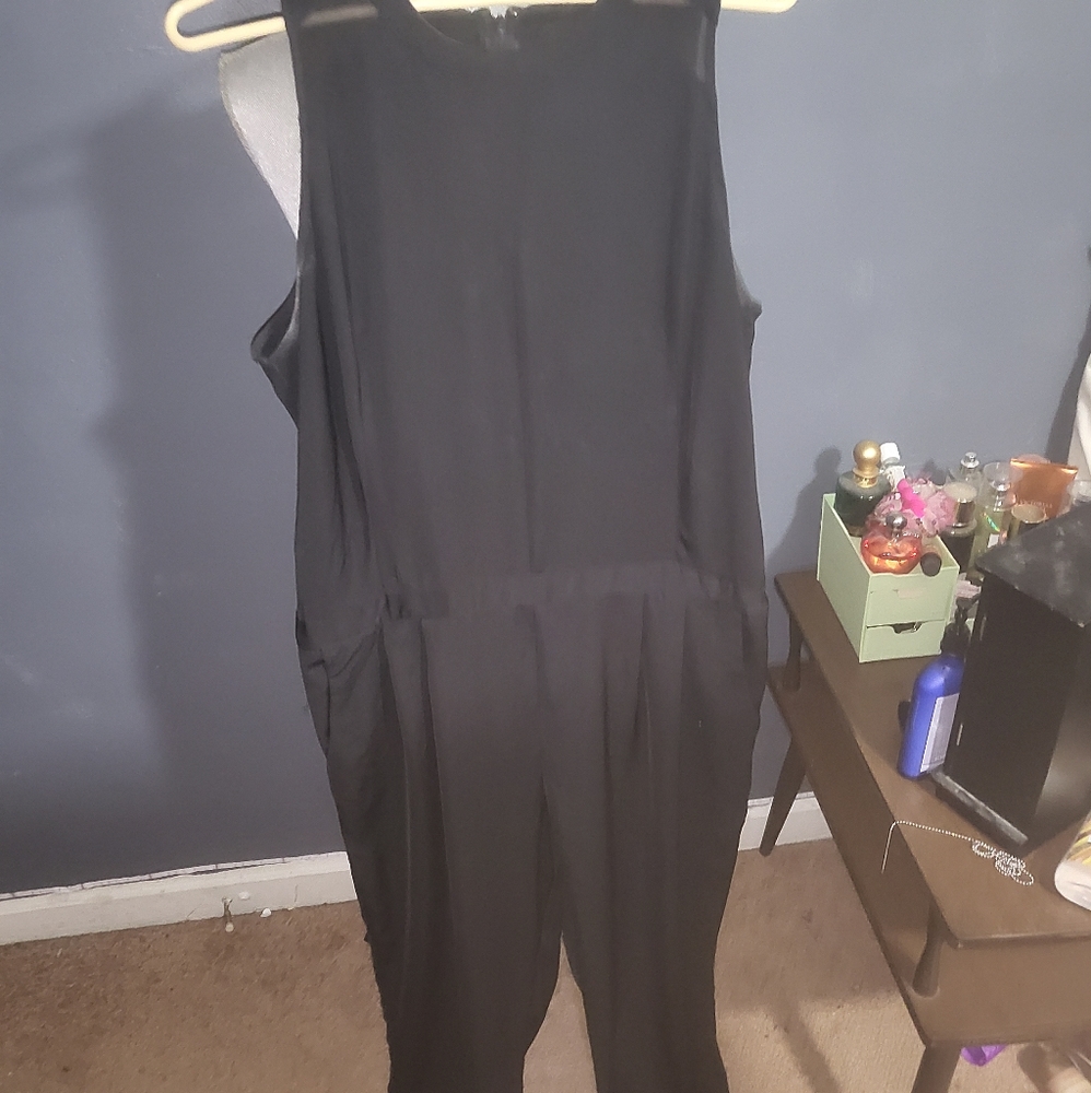 Sleeveless jumpsuit